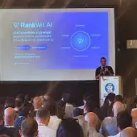 Il team RankWit AI durante un intervento in sala